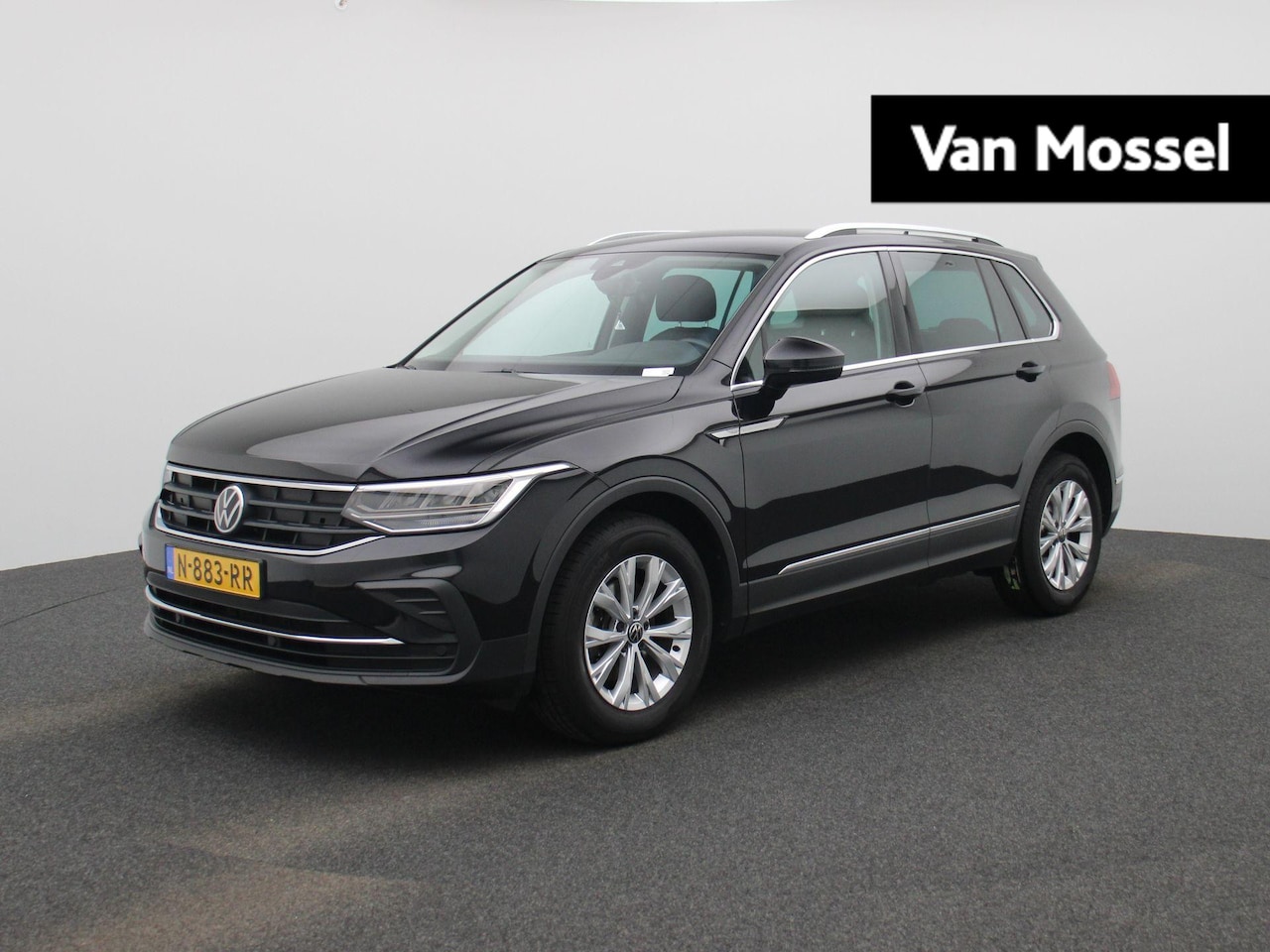 Volkswagen Tiguan - 1.5 TSI Life Business 130 PK| Origineel Nederlands | 1e Eigenaar | Navigatie | Achterklep - AutoWereld.nl