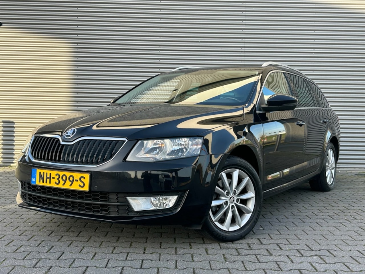 Skoda Octavia Combi - 1.0 TSI Greentech Ambition Business | Schuifdak | Airco | Trekhaak | Cruise | - AutoWereld.nl