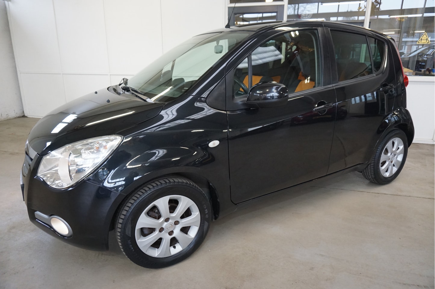Opel Agila - 1.2 Black Airco - APK 01-04-2027 - AutoWereld.nl