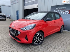 Hyundai i10 - 1.2 MPI 85PK / Clima / Navi / Cruise / Carplay / Stuur en stoelverw. / Camera / PDC / LMV