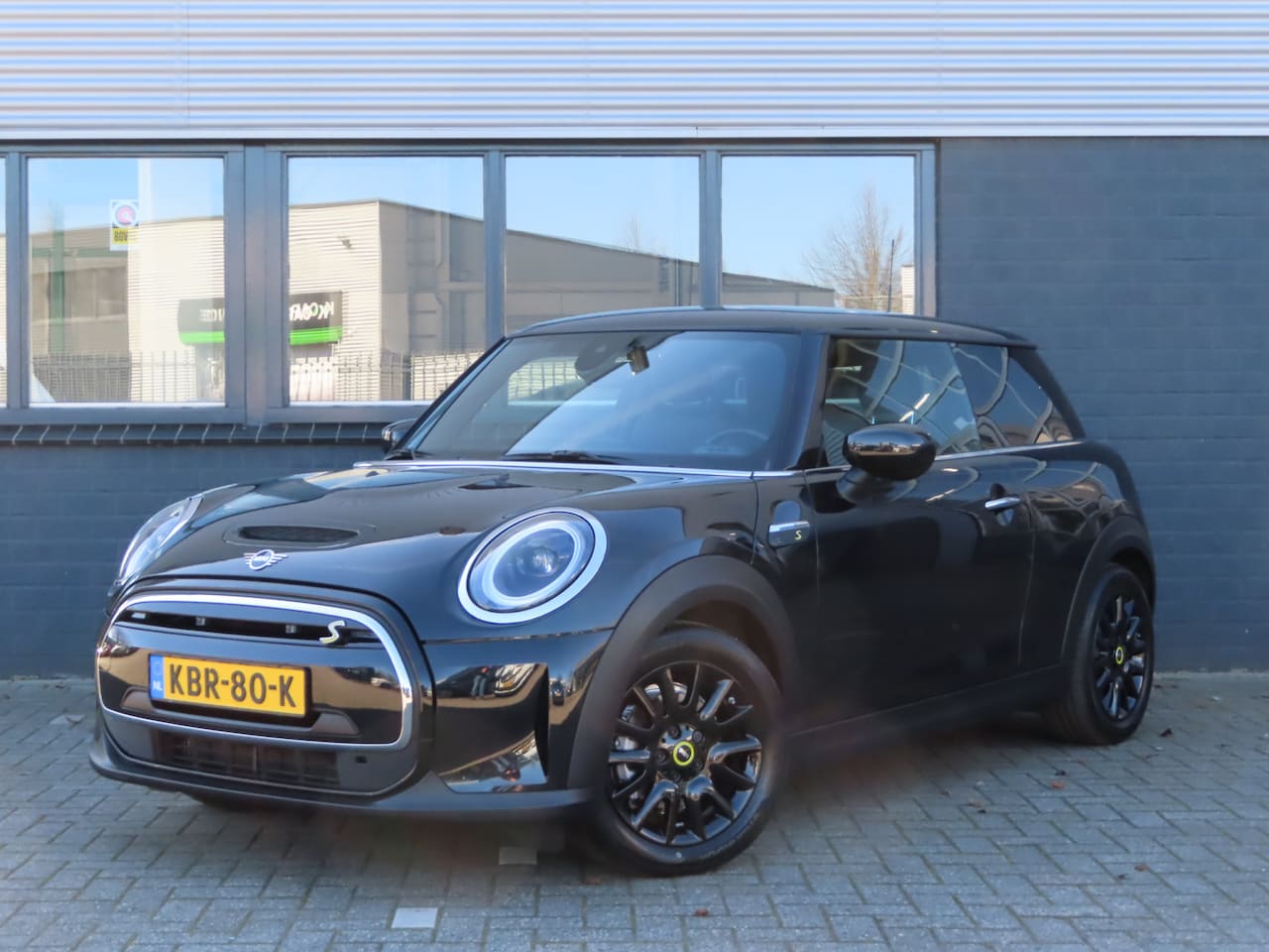 MINI Mini-Electric - Classic 33 kWh | lederen bekleding | camera | keyless entry | - AutoWereld.nl