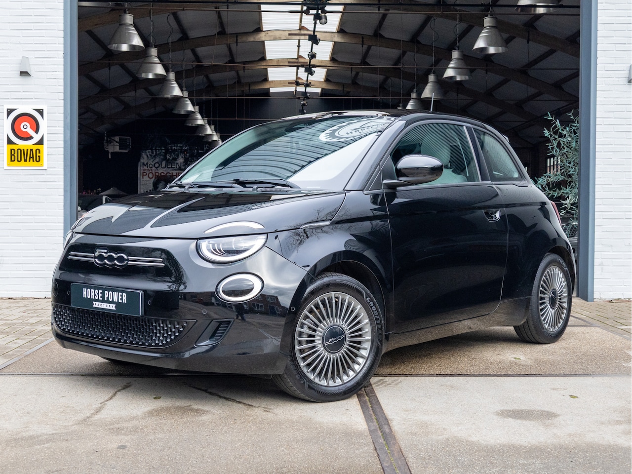Fiat 500 - Icon 42 kWh *Pano | ACC | Stoelverwarming | Camera | Keyless | Blindspot | Apple Carplay | - AutoWereld.nl