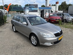 Skoda Octavia Combi - 1.4 TSI Elegance Bns*AUTOMAAT*TREKHAAK*XENON