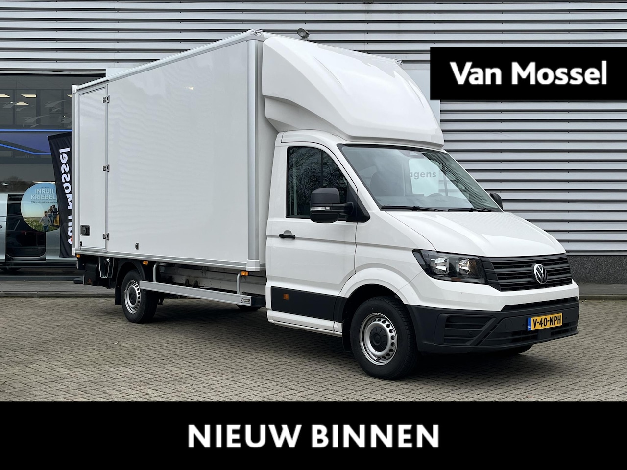 Volkswagen Crafter - 35 2.0 TDI L4 FWD 140PK | BPM VRIJ | Bakwagen | Laadklep 750kg | 3-Zits | Airco | Multifun - AutoWereld.nl