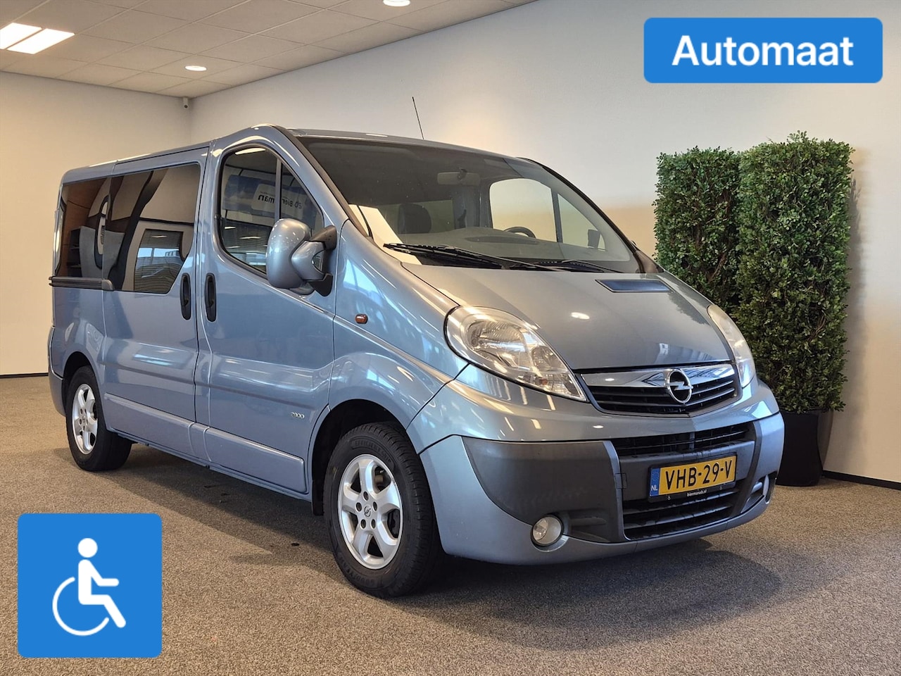 Opel Vivaro - L1H1 Rolstoelbus Automaat 4+1 (airco) - AutoWereld.nl