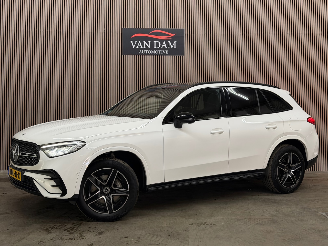 Mercedes-Benz GLC-klasse - 300e 4MATIC AMG 2023 LED CAMERA TREKHAAK CARBON - AutoWereld.nl