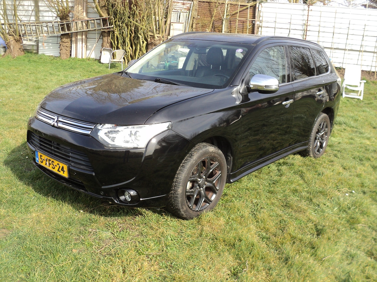 Mitsubishi Outlander - 2.0 PHEV instyle PLUG IN HYBRIDE FULL OPTIONS 2 SLEUTELS BOEKJES NL-AUTO + NAP + Nw-APK BESPREEKBAAR - AutoWereld.nl