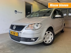 Volkswagen Touran - 2.0 TDI Highline 5 PERS. CLIMA PDC RIJDT HEEL GOED NAP