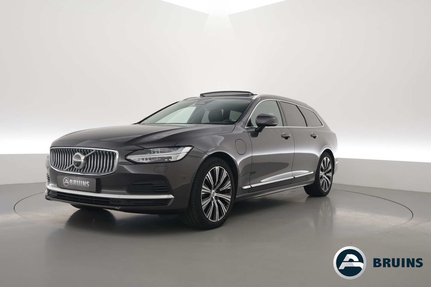 Volvo V90 - 2.0 T6 Plug-in hybrid AWD Ultimate Bright | Pano | 360 Cam | Stoel ventilatie | ACC | Blis - AutoWereld.nl