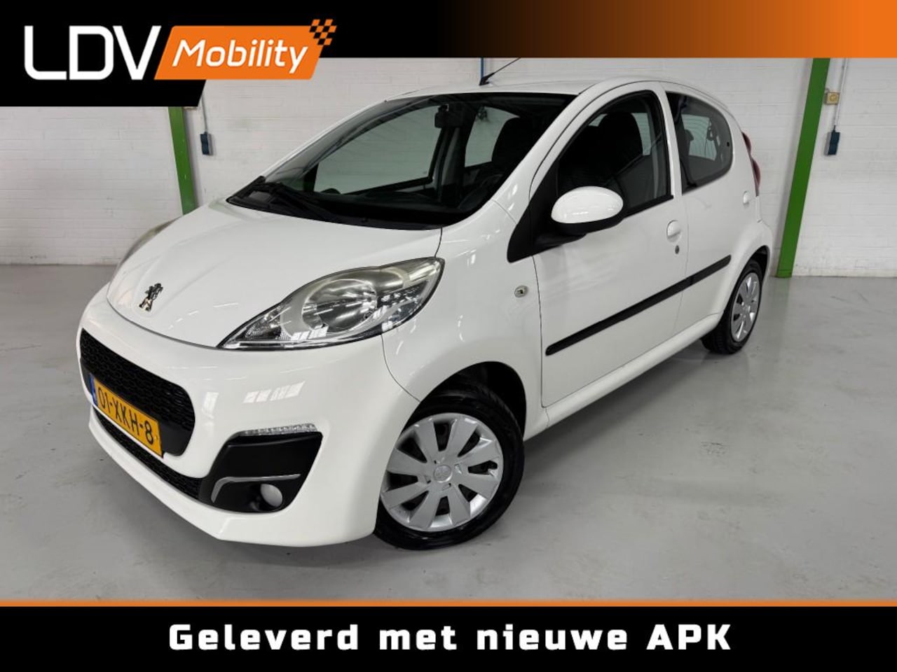 Peugeot 107 - 1.0 ACTIVE / Trekhaak / Airco / 5-deurs / Nette auto / Documentatie aanwezig. - AutoWereld.nl