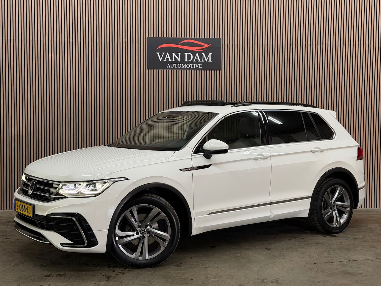 Volkswagen Tiguan - 1.5 TSI R-Line Business 2022 DSG IQ-LIGHTS PANO VIRTUAL - AutoWereld.nl