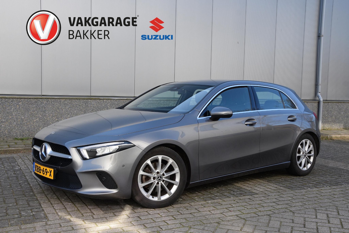 Mercedes-Benz A-klasse - 200 Launch Edition | Automaat | trekhaak elektrisch uitklapbaar | stof/lederen bekleding | - AutoWereld.nl