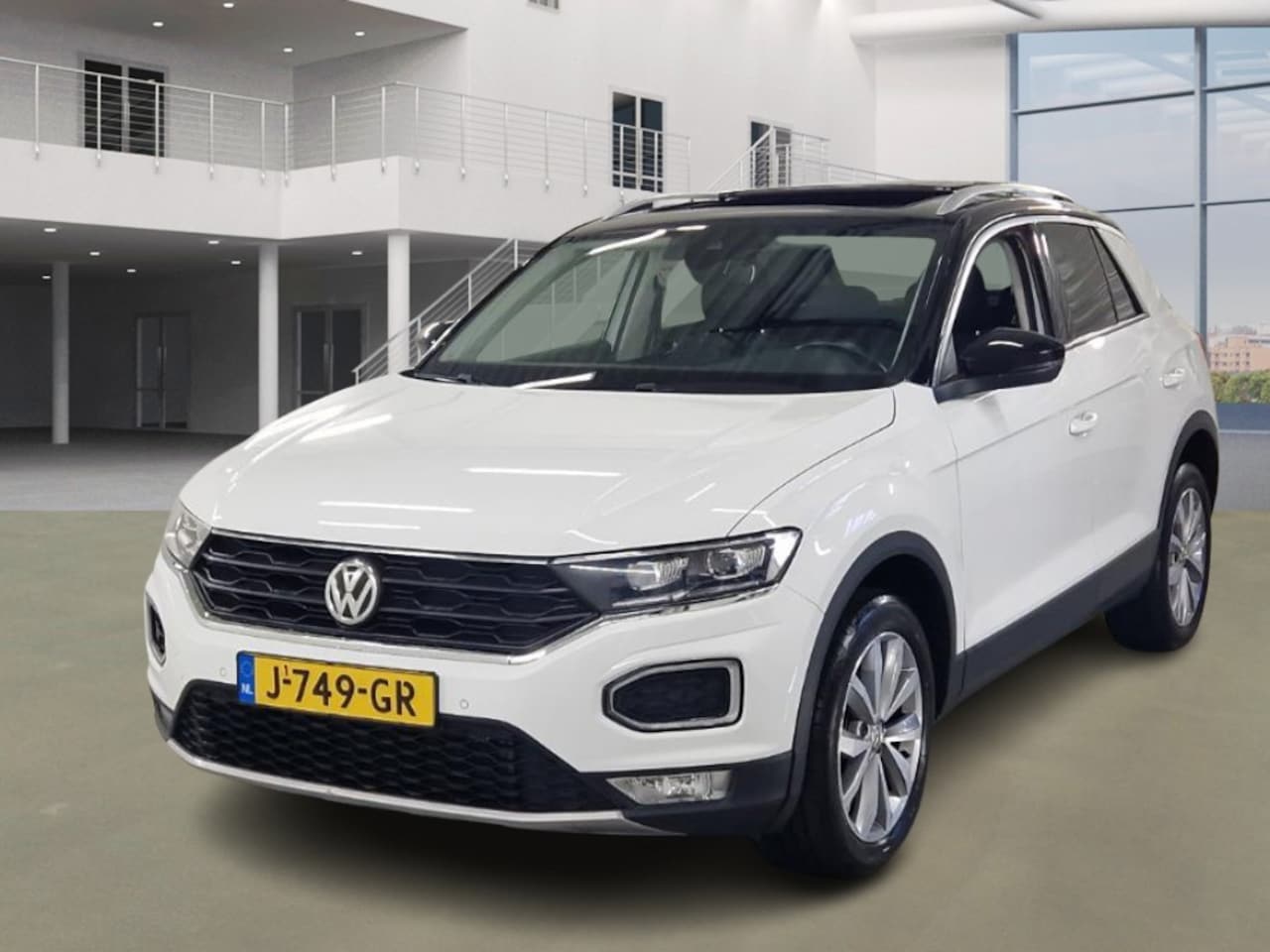 Volkswagen T-Roc - 1.5 TSI Sport Business R|Pano|Trekhaak|Cam|Acc|Navi|Carplay|Dealer Oh - AutoWereld.nl