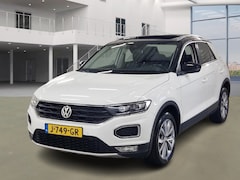 Volkswagen T-Roc - 1.5 TSI Sport Business R|Pano|Trekhaak|Cam|Acc|Navi|Carplay|Dealer Oh
