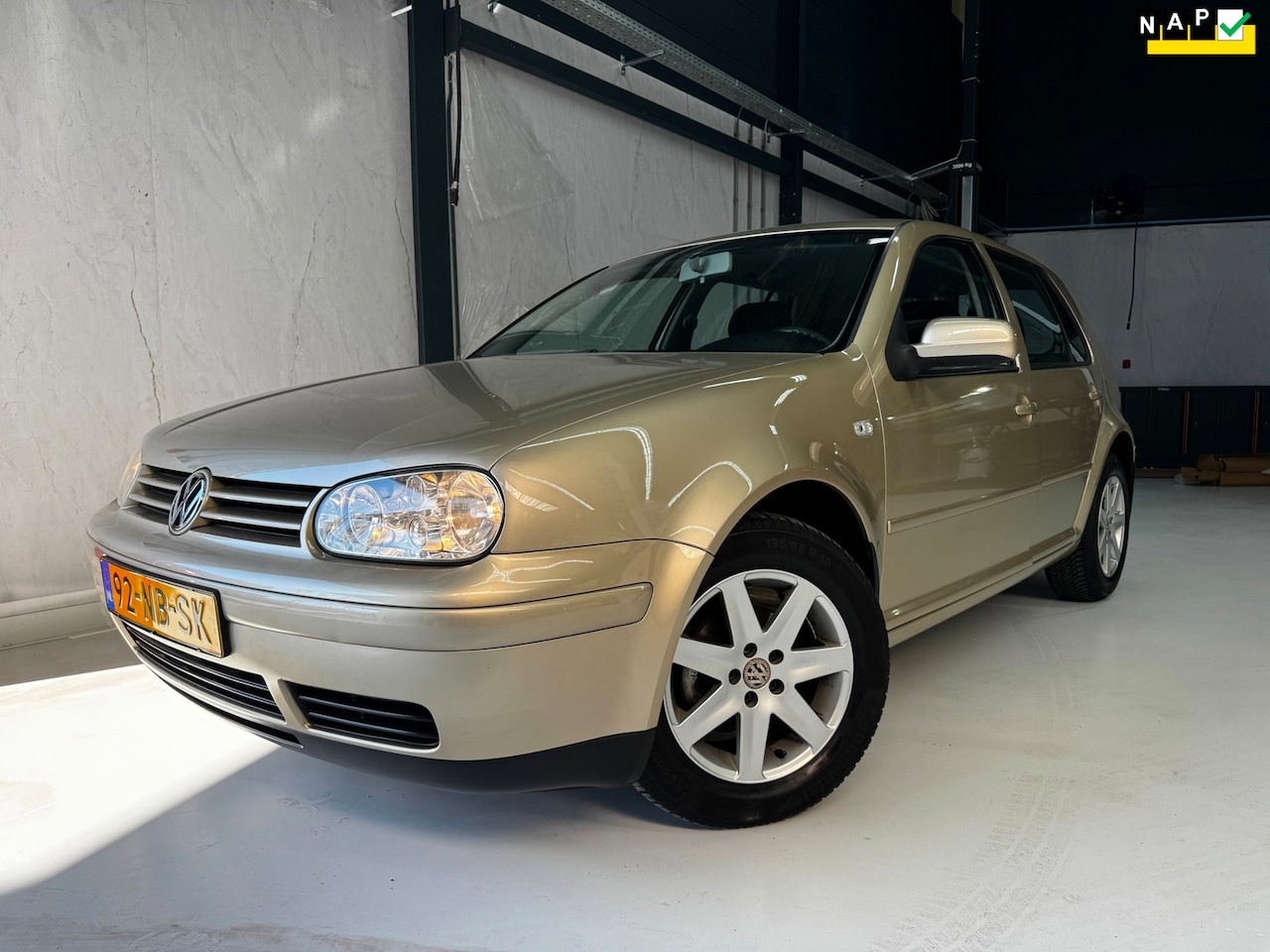Volkswagen Golf - 1.6-16V Ocean *Origineel NL* Airco-NAP - AutoWereld.nl
