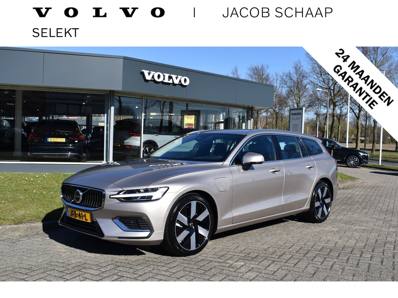 Volvo V60 - T6 350PK Plug-in hybrid AWD Essential Bright / 19" Velgen  / Lederen bekleding / Stuur & S - AutoWereld.nl