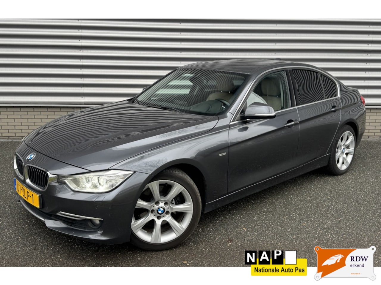 BMW 3-serie - 328i High Executive Haed Up Leder Navi - AutoWereld.nl