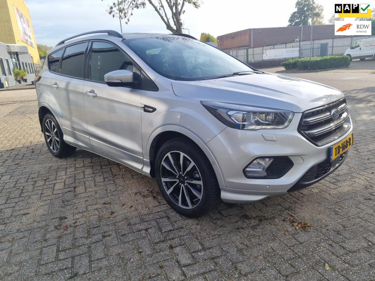Ford Kuga - 1.5 EcoBoost ST-LINE NIEUWE MOTOR NU 27000 KM - AutoWereld.nl