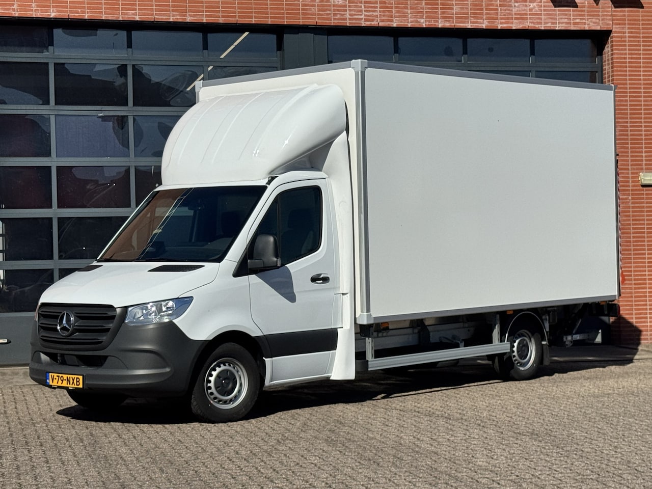 Mercedes-Benz Sprinter - 315 Bakwagen + Laadklep | 3,5t Trekhaak | Camera | Certified 24 mnd garantie - AutoWereld.nl