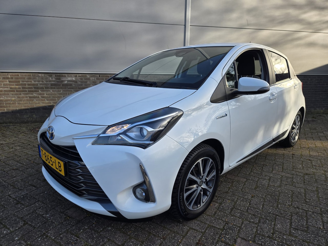 Toyota Yaris - 1.5 Hybrid Y20 Exclusive Edition 1.5 Hybrid Y20 Exclusive Edition, Trekhaak, Stoel verwarming - AutoWereld.nl