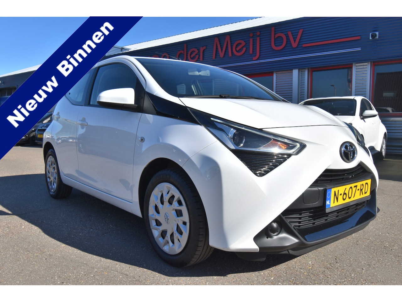 Toyota Aygo - 1.0 VVT-i x-play 1.0 VVT-i x-play , A UITRIJ CAM , NAVI VIA APP , BL TOOTH , AIRCO , - AutoWereld.nl