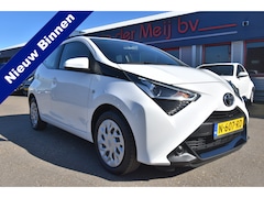 Toyota Aygo - 1.0 VVT-i x-play , A UITRIJ CAM , NAVI VIA APP , BL TOOTH , AIRCO ,