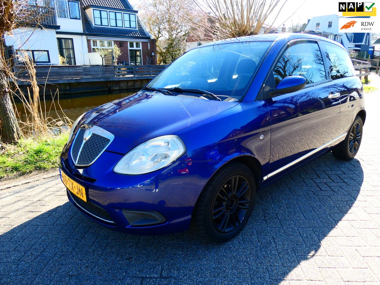 Lancia Y(psilon) - Ypsilon 1.4i 78pk 4-Cilinder Airco APK Maart 2027 Zuinig - AutoWereld.nl