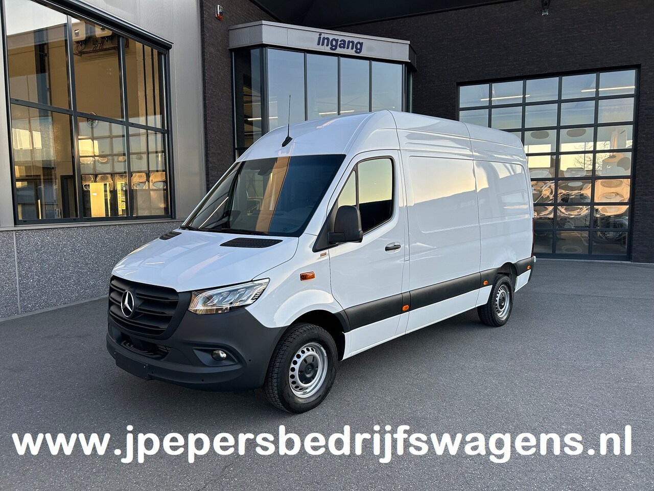 Mercedes-Benz Sprinter - 317 CDI L2 H2 Pro LED / MBUX / Navigatie / Camera / Parkeersensoren / Cruise control / Air - AutoWereld.nl