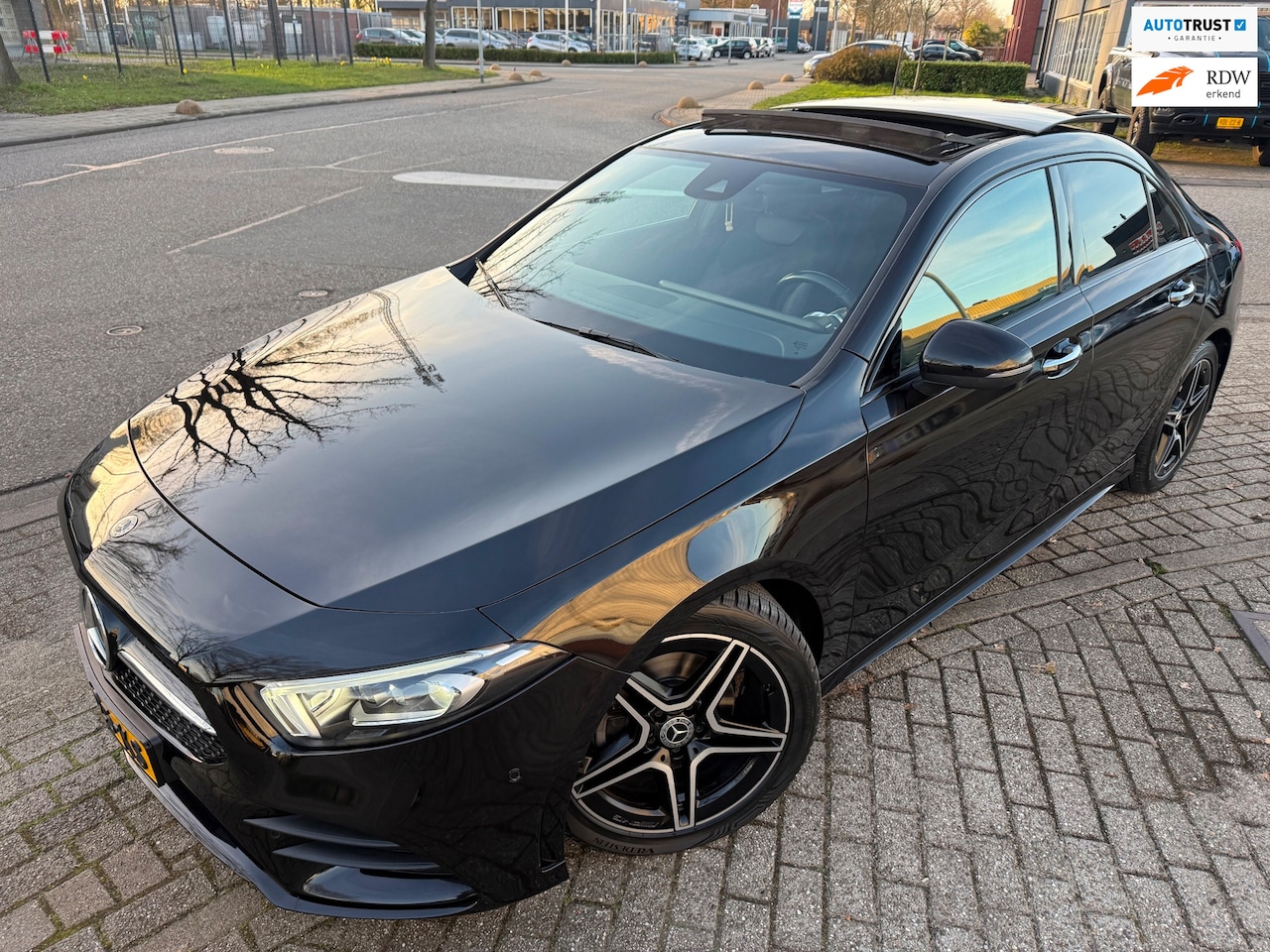 Mercedes-Benz A-klasse - 200 AMG 2022 AUT PANO LEDER ACC VOL-LUXE GROTE BEURT - AutoWereld.nl