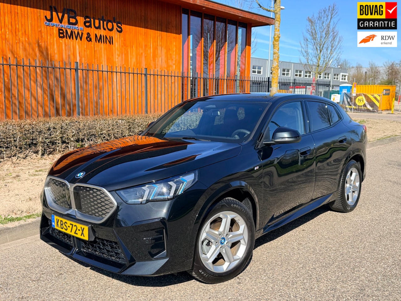 BMW iX2 - EDrive20 M- sport, trekhaak, H&K, incl. BTW - AutoWereld.nl