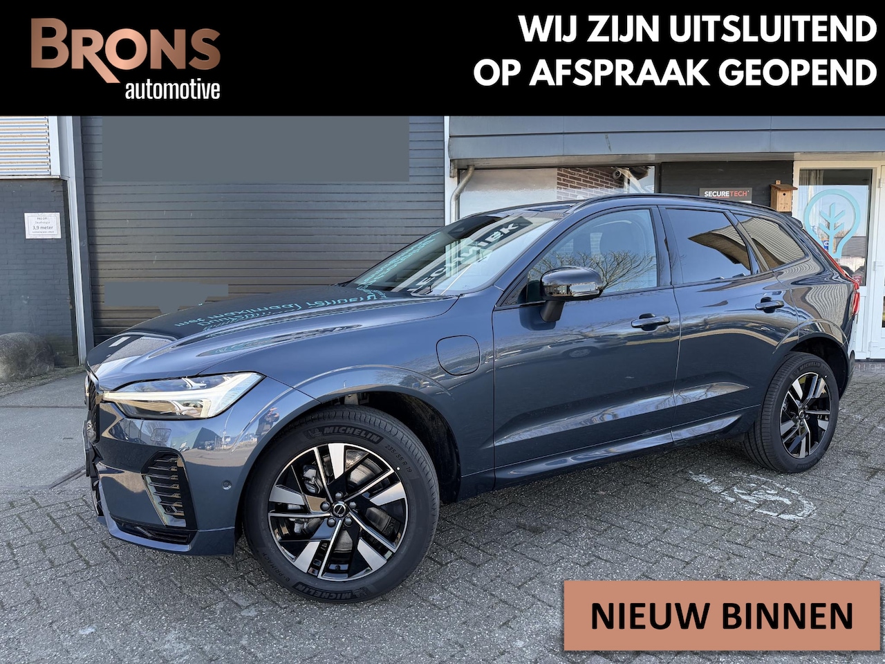 Volvo XC60 - 2.0 T8 Plug-in hybrid AWD Ultra Dark 360 l stoel verwarming l 455pk - AutoWereld.nl