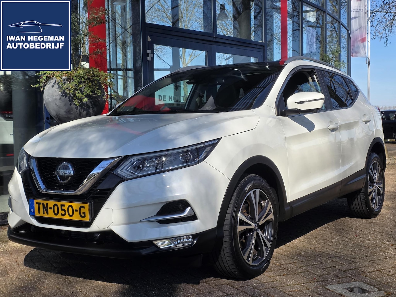 Nissan Qashqai - 1.2 N-Connecta | Trekhaak | Panodak | Navigatie | Climate Control | Parkeersensoren | Came - AutoWereld.nl