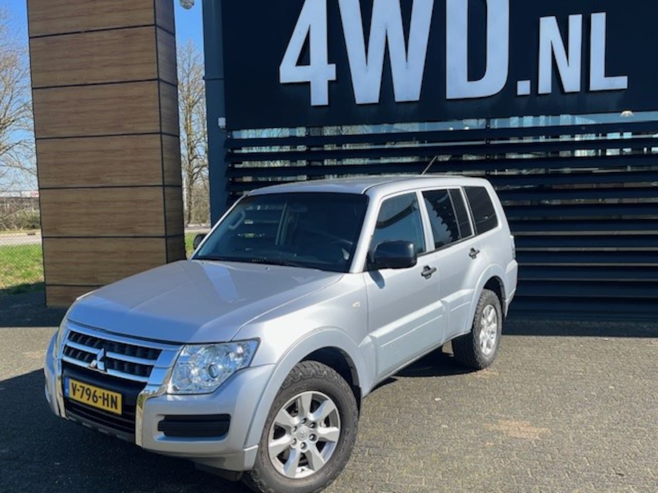 Mitsubishi Pajero - 3.2 DI-D AUT 4WD EURO 6 LWB VAN CLIMA NAP 137774 KM 6 MND GAR € 27.900 EXCL Auto in zeer g - AutoWereld.nl