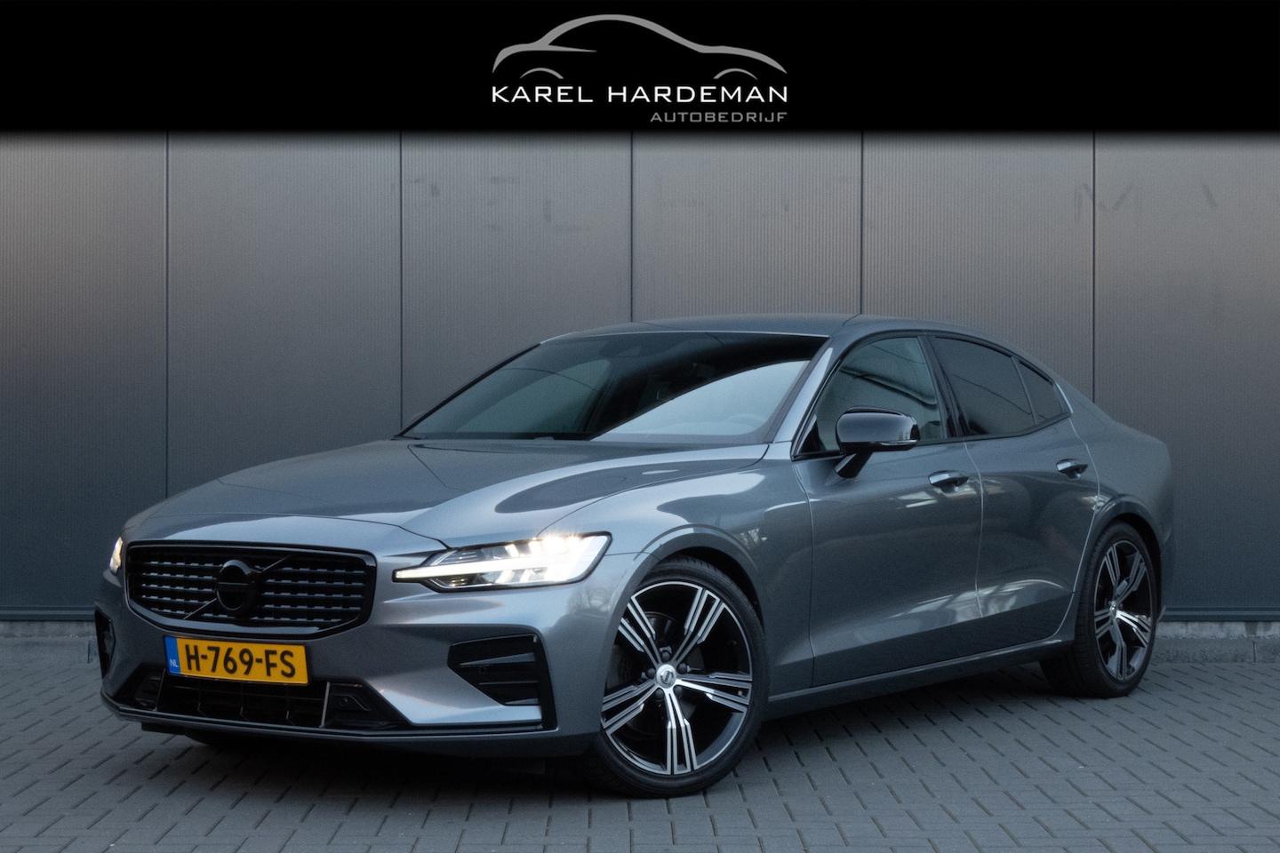 Volvo S60 - 2.0 T4 R-Design | ACC | STOELVERWARMING | POLESTAR ENGINEERED | ELEKTRISCH VERSTELBARE STO - AutoWereld.nl
