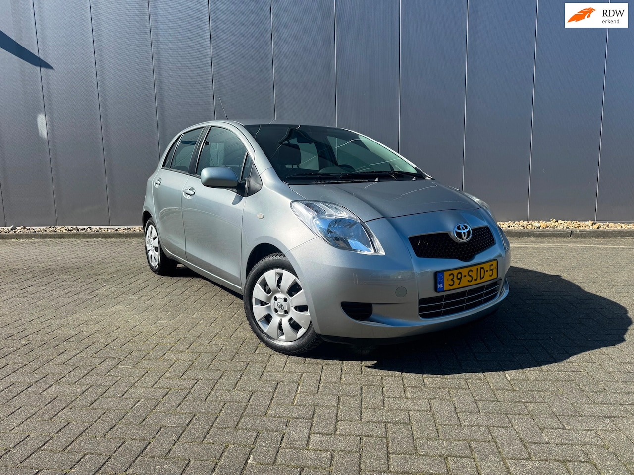 Toyota Yaris - 1.3 VVTi Terra|DEALEROH|AIRCO|CRUISE|TREKHK|5DRS - AutoWereld.nl