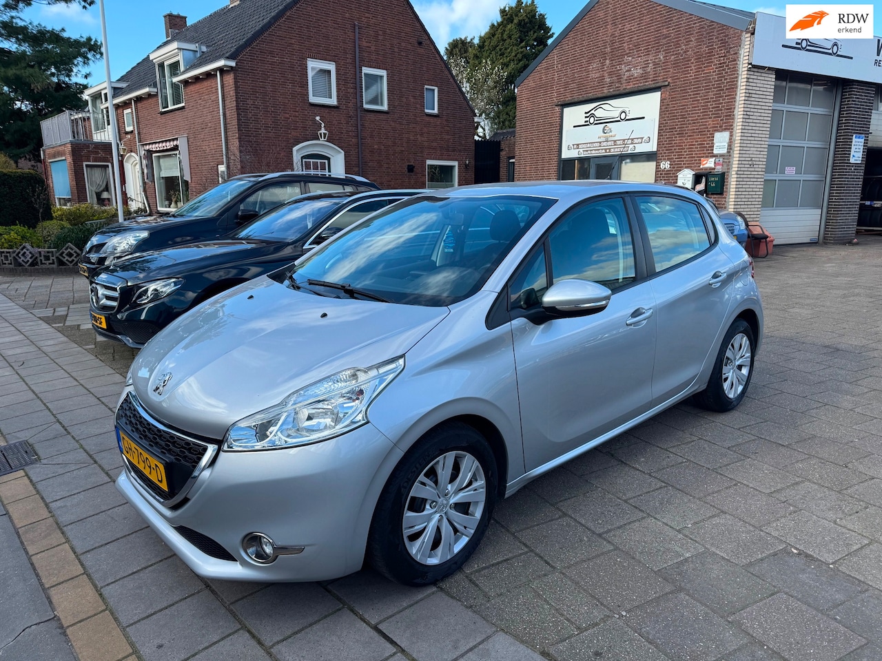 Peugeot 208 - 1.2 e-VTi Blue Lease | Automaat | Stoelverwarming - AutoWereld.nl