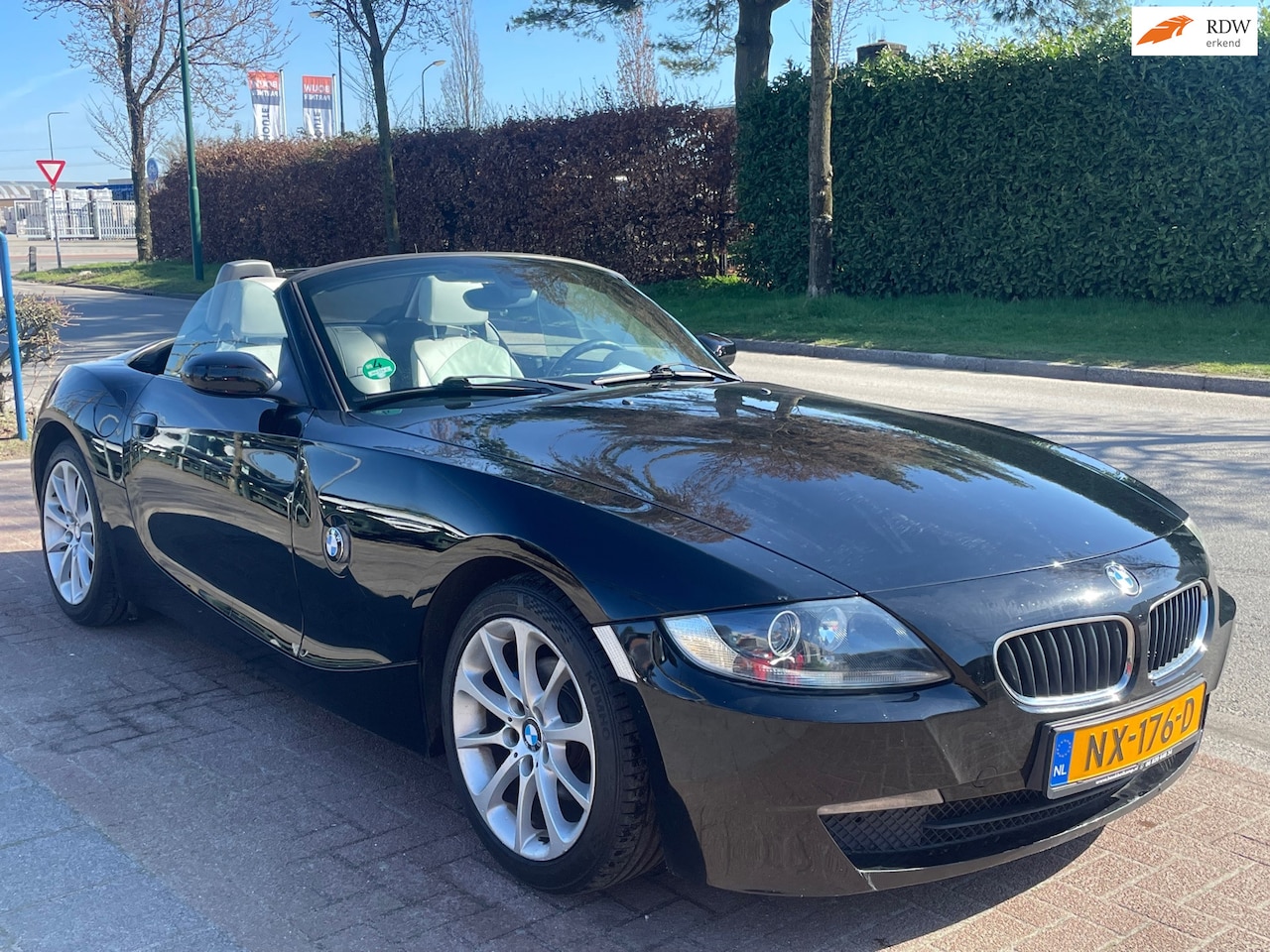 BMW Z4 Roadster - 2.0i *Leder| APK 07-05-2027 - AutoWereld.nl