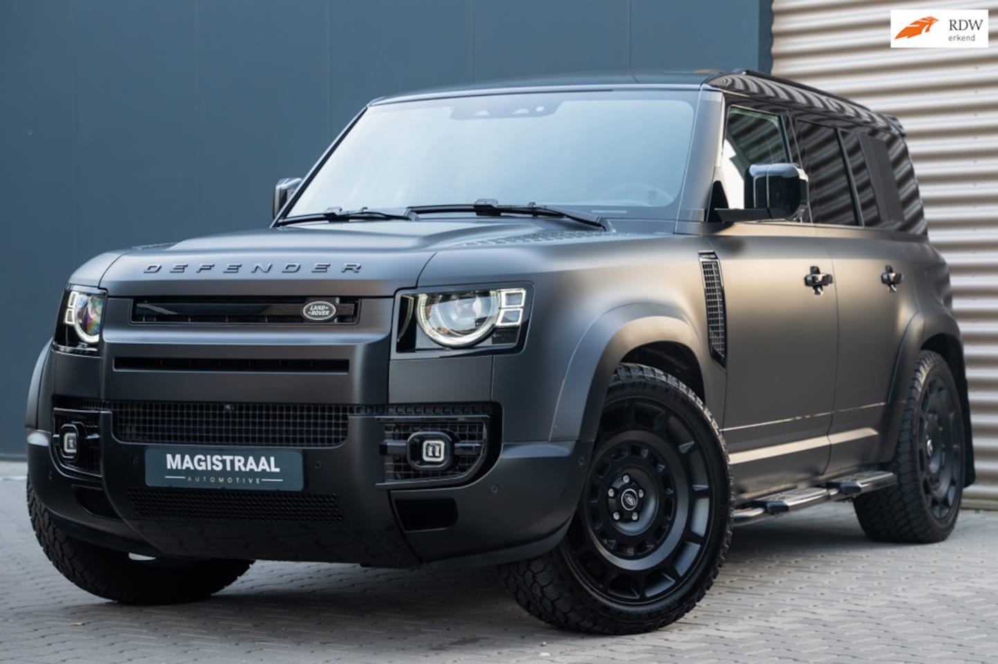 Land Rover Defender 110 - 2.0 P300e 110 X-Dynamic HSE | Urban | Octa | Stuurverw. | Trekhaak | Stoelverw. | Pano - AutoWereld.nl