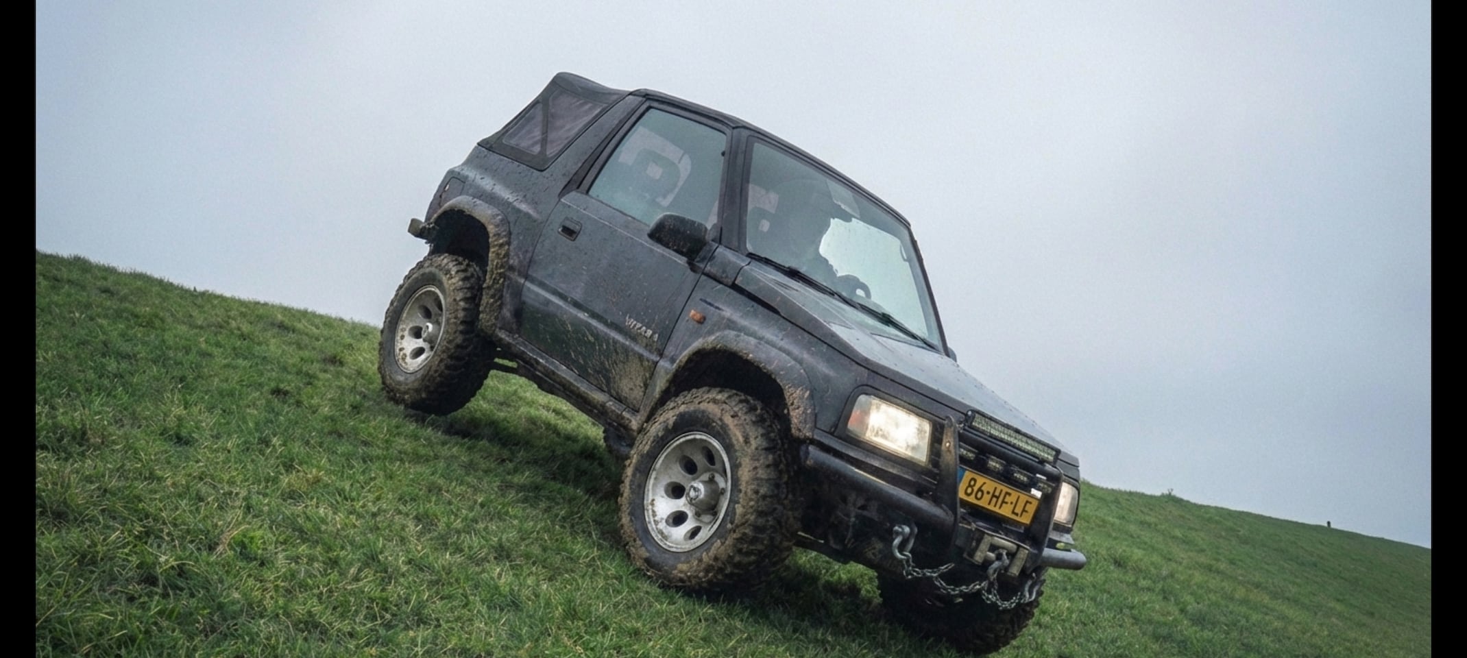 Suzuki Vitara - Ben je op zoek naar een bijzondere en perfect onderhouden 4x4 cabriolet? Deze Suzuki Vitar - AutoWereld.nl