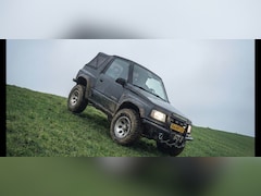 Suzuki Vitara - Ben je op zoek naar een bijzondere en perfect onderhouden 4x4 cabriolet? Deze Suzuki Vitar