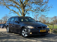BMW 3-serie Touring - 320i Dynamic Executive | Automaat | Leder + Navi + Clima + Cruise nu €3.975,