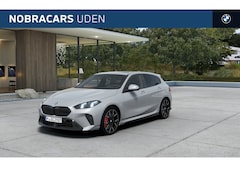 BMW 1-serie - 120 M Sport Automaat / Panoramadak / Sportstoelen / M Adaptief onderstel / Achteruitrijcam