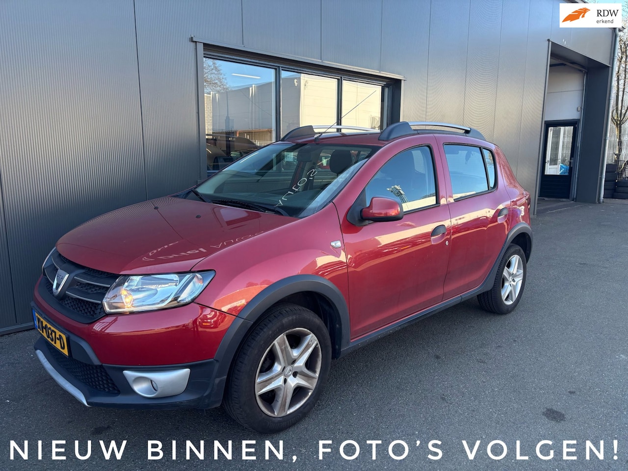 Dacia Sandero Stepway - TCe 90 Lauréate / Airco / Navigatie / Parkeersensoren achter! - AutoWereld.nl