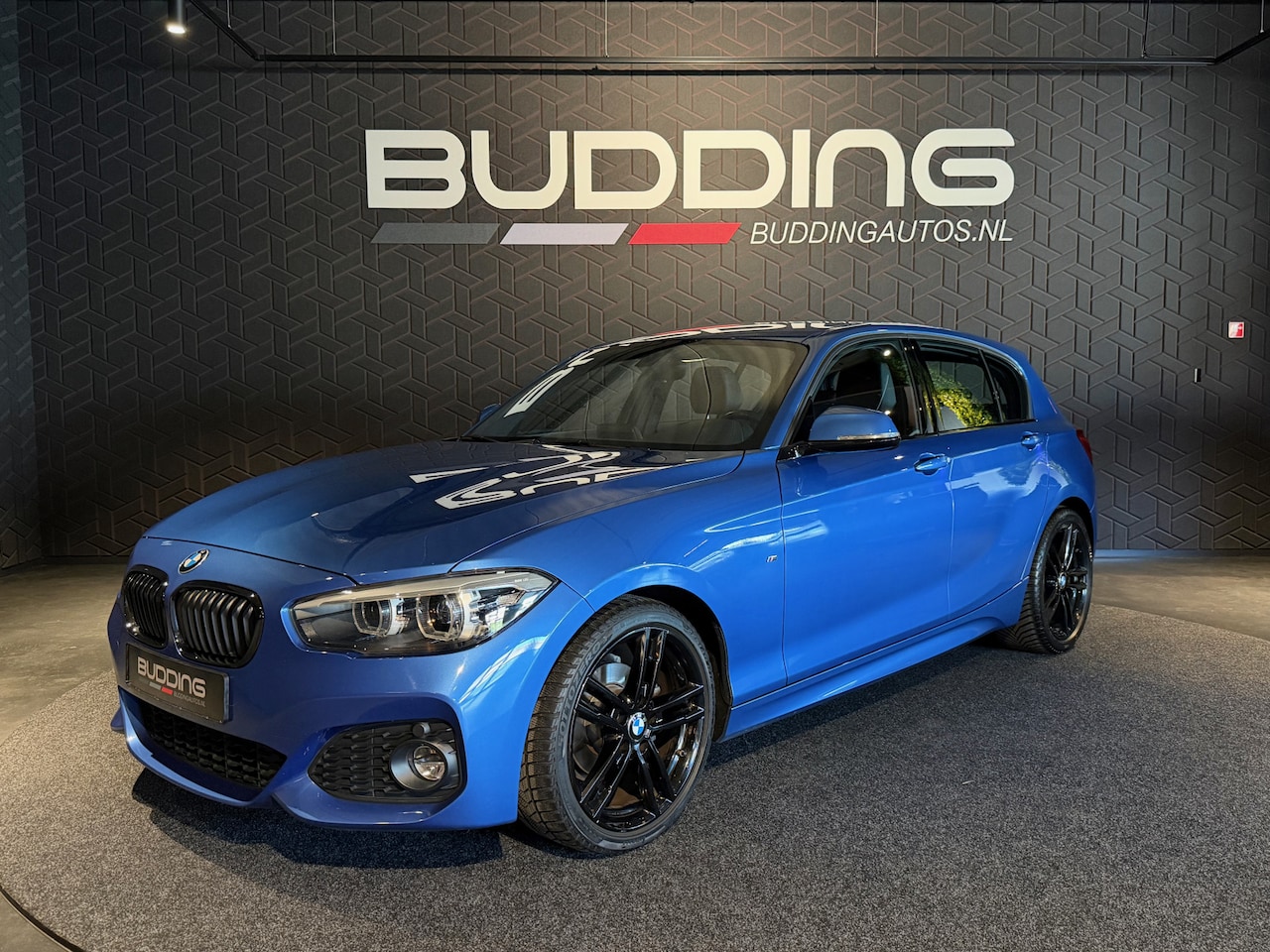 BMW 1-serie - 118i Corporate Lease Exe | M-sport | Leder | Trekhaak - AutoWereld.nl