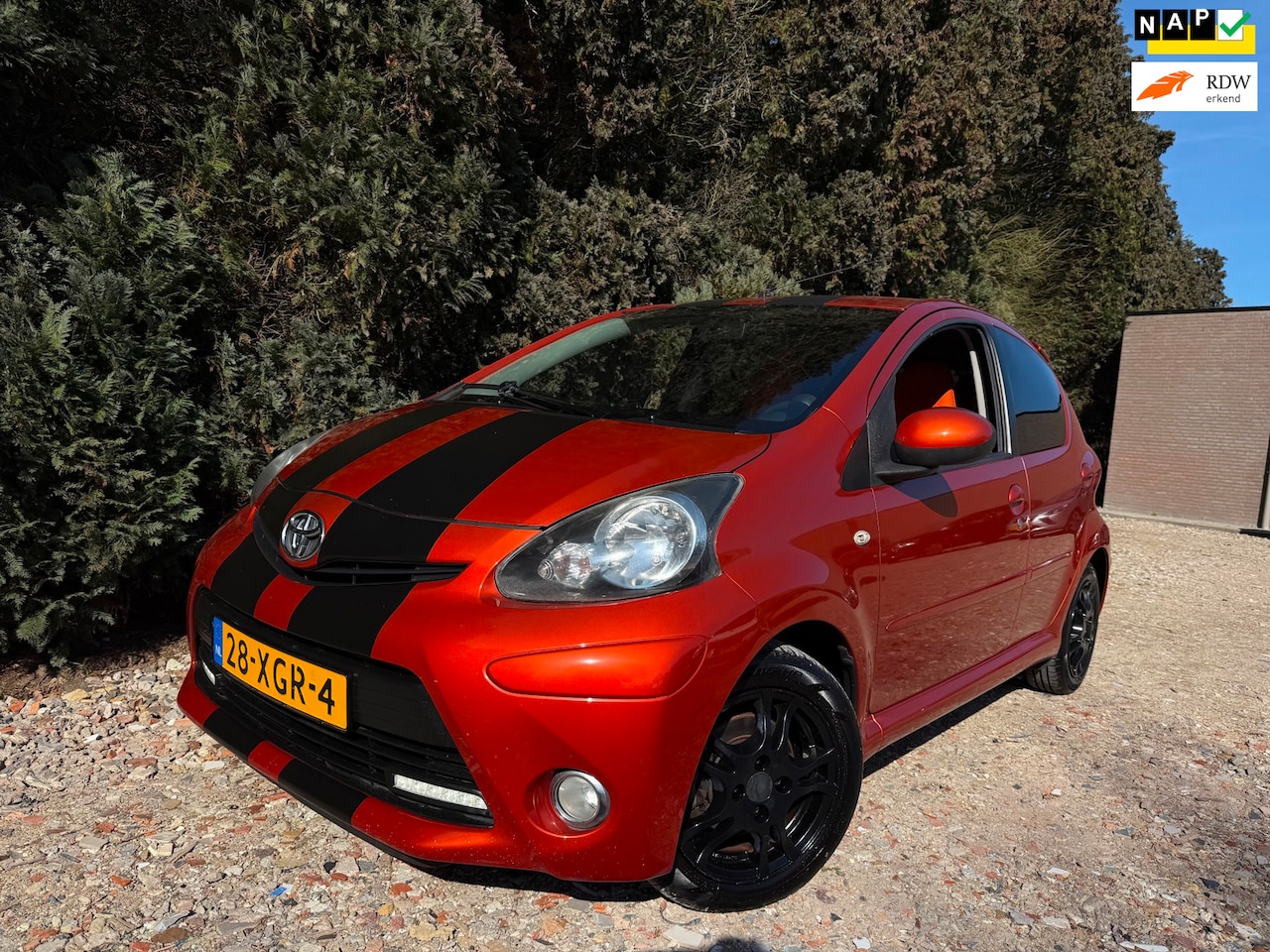 Toyota Aygo - 1.0 VVT-i Dynamic Orange | Airco | Elek. Ramen - AutoWereld.nl
