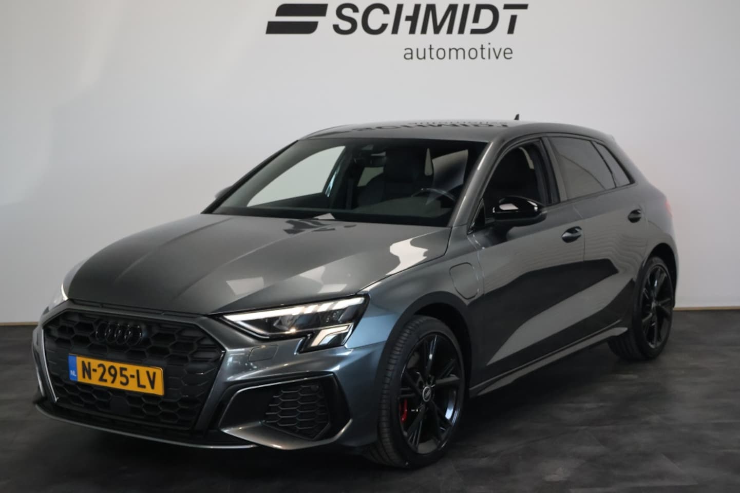 Audi A3 Sportback - 45 TFSI e S-Line Competition 245PK | Stoelverwarming | Carplay - AutoWereld.nl
