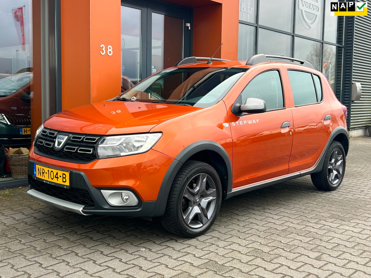 Dacia Sandero Stepway - 0.9 TCe Stepway|Navi|Airco|Cruise|PDC|Cam|BT - AutoWereld.nl