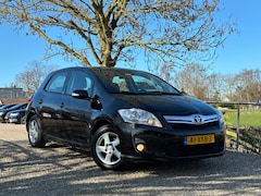 Toyota Auris - 1.8 Full Hybrid Business | Cruise + Clima nu € 4.975,