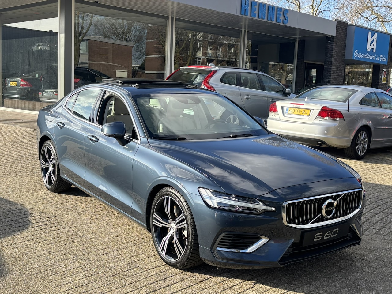 Volvo S60 - T6 Recharge AWD Long Range Inscription Panorama Keyless ACC DAB - AutoWereld.nl