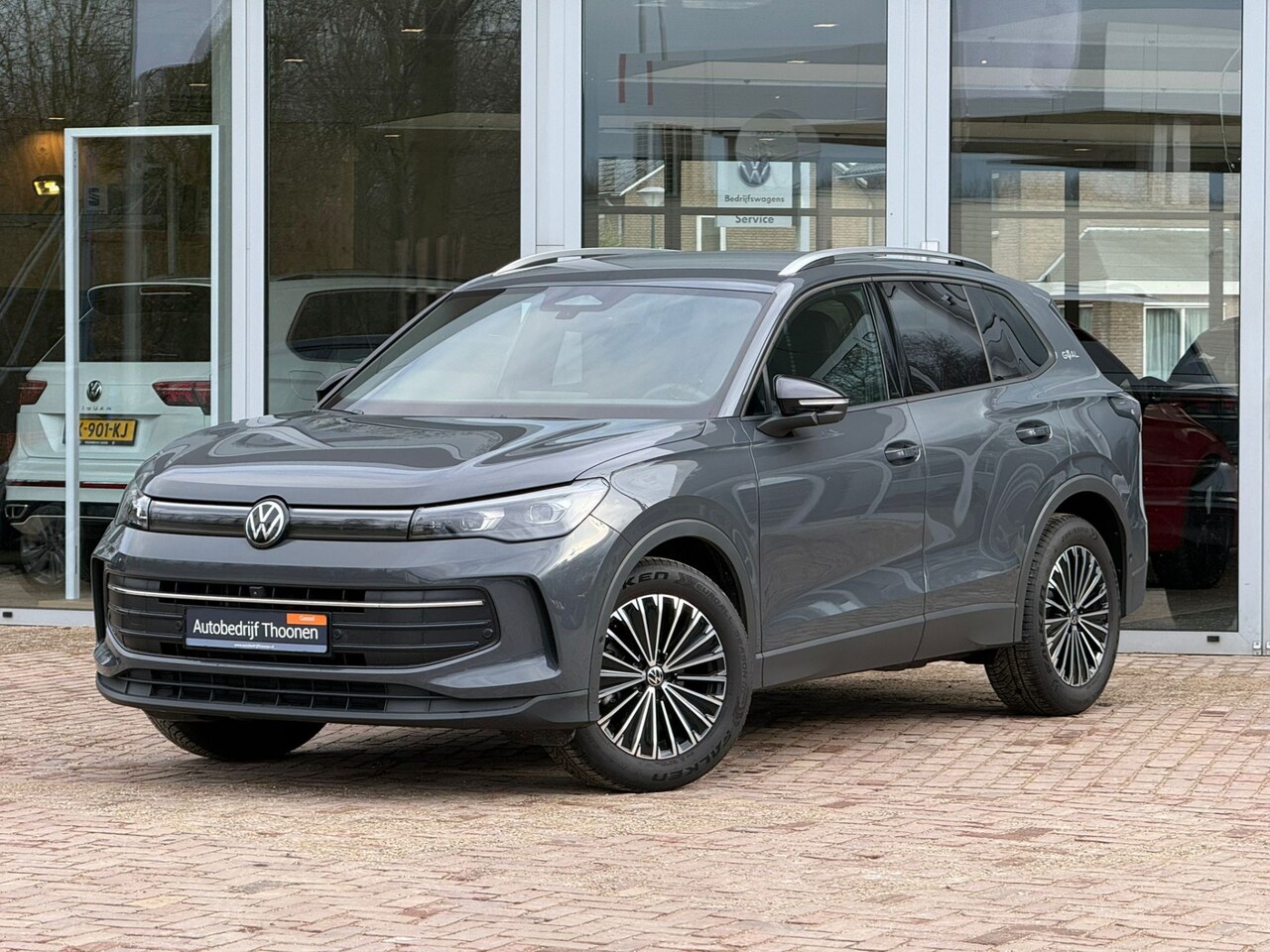 Volkswagen Tiguan - 1.5 eTSI Life Edition 150pk | Trekhaak | 360° camera | Keyless - AutoWereld.nl